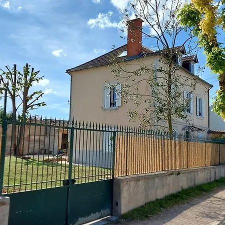 Grande Maison Gannat - Maison Ou Appartements En Centre Ville Апартаменты