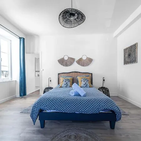 Апартаменты Grande Maison Gannat - Maison Ou Appartements En Centre Ville *