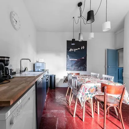 Апартаменты Grande Maison Gannat - Maison Ou Appartements En Centre Ville *